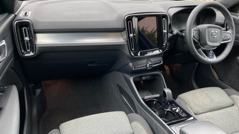 Volvo XC40 2.0 B4P Plus Dark 5dr Auto Petrol Estate